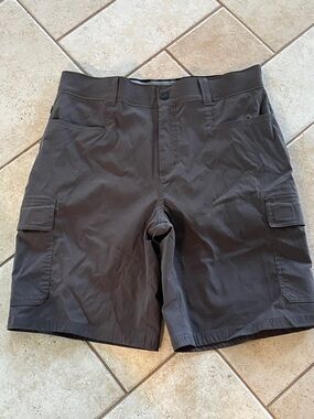 Orvis Men's Cargo Shorts in Dark Gray